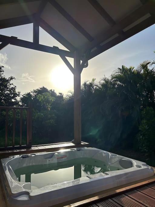 Bungalow Avec Jacuzzi Privatif Villa Sainte-Rose Buitenkant foto