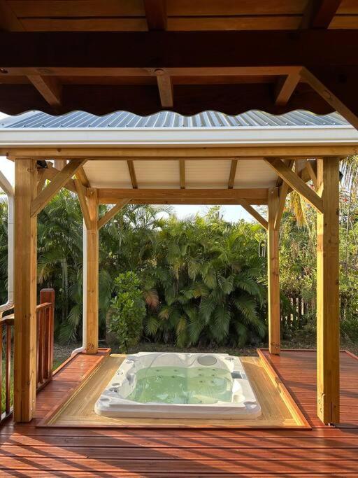 Bungalow Avec Jacuzzi Privatif Villa Sainte-Rose Buitenkant foto