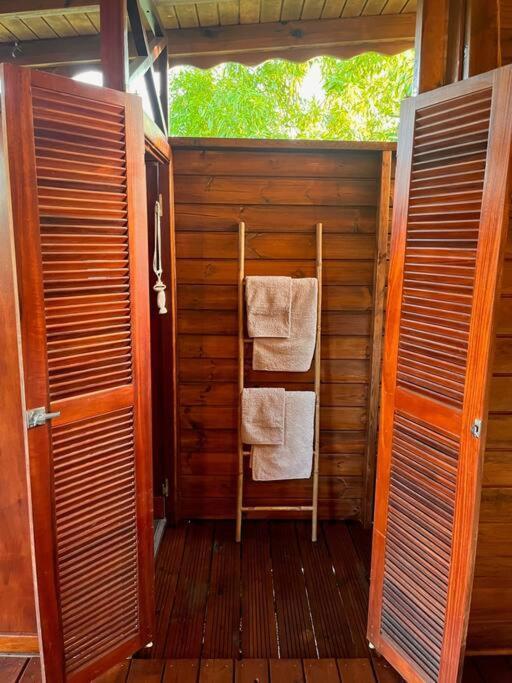 Bungalow Avec Jacuzzi Privatif Villa Sainte-Rose Buitenkant foto